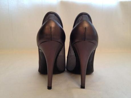 FAMOSOS DONAN SUS ZAPATOS EN E-BAY PARA 