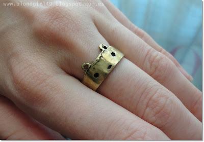 Anillo, limpiadora facial y pegatinitas uñiles de Born Pretty Store