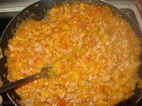 TOMATES RELLENOS DE SALCHICHA ESPECIADOS