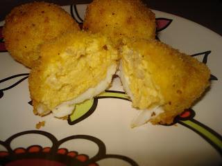 HUEVOS RELLENOS CON GAMBAS