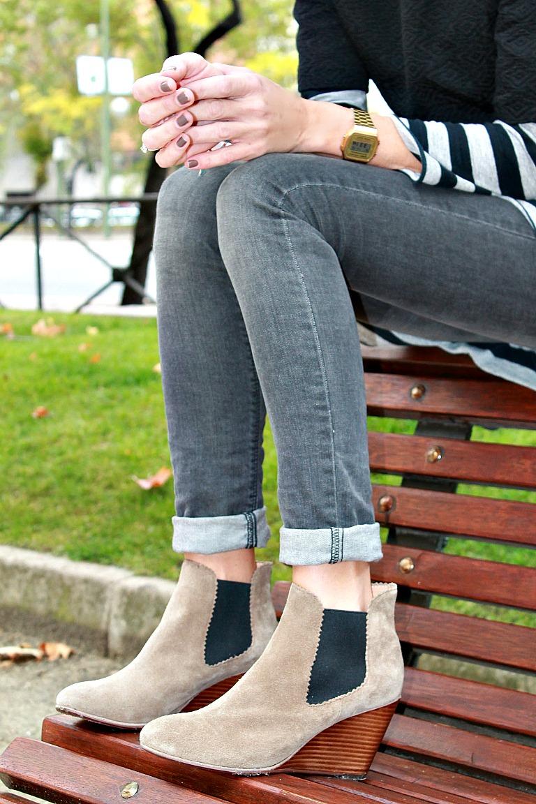 superposiciones: vestidito, top, pitillo y botines