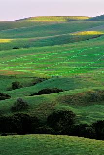 Luminous Earth Grid: cuadrando el paisaje