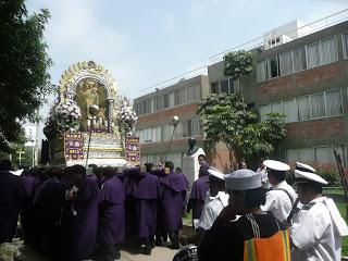 CUANDO EL SEÑOR DE LOS MILAGROS LLEGA A LA UNIVERSIDAD...