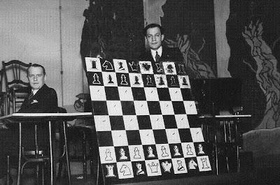 Alekhine y Koltanowski en una exhibición de partidas de ajedrez a ciegas