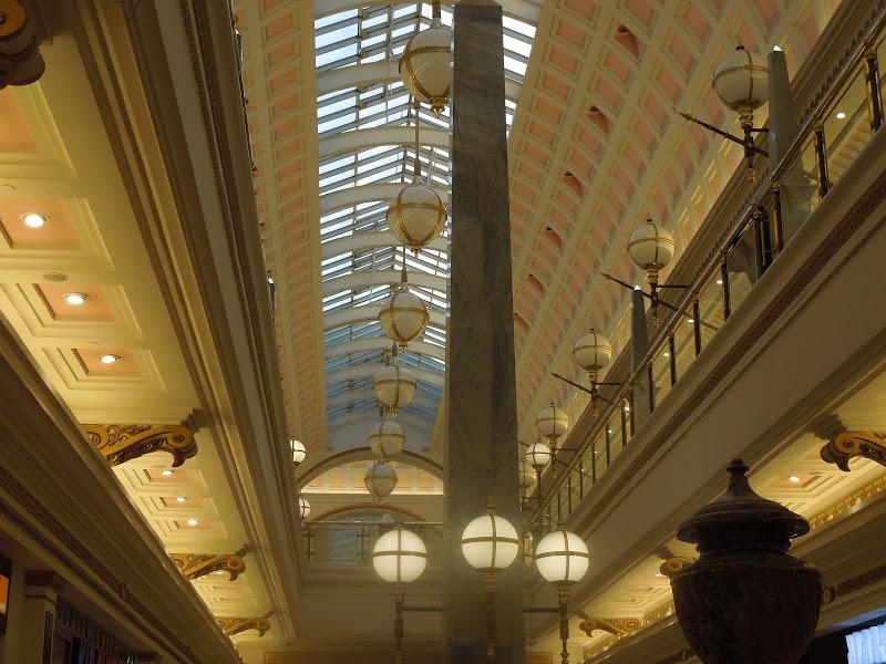 BARCELONA : Centro Comercial Gran Via 2 III