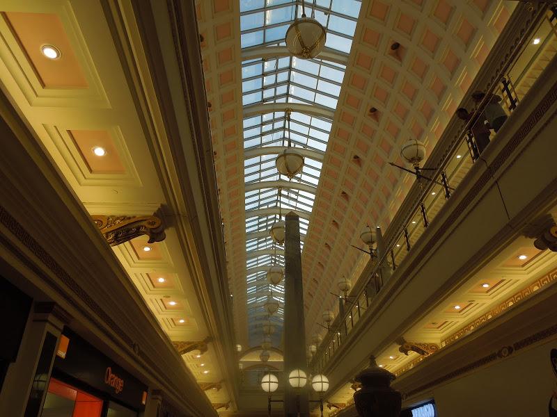 BARCELONA : Centro Comercial Gran Via 2 III