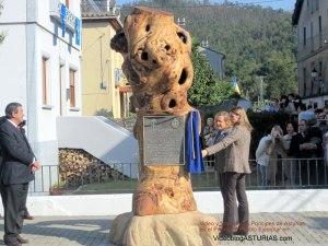Premio Pueblo ejemplar Asturias en San Tirso Abres: Inauguracion monumento conmemorativo