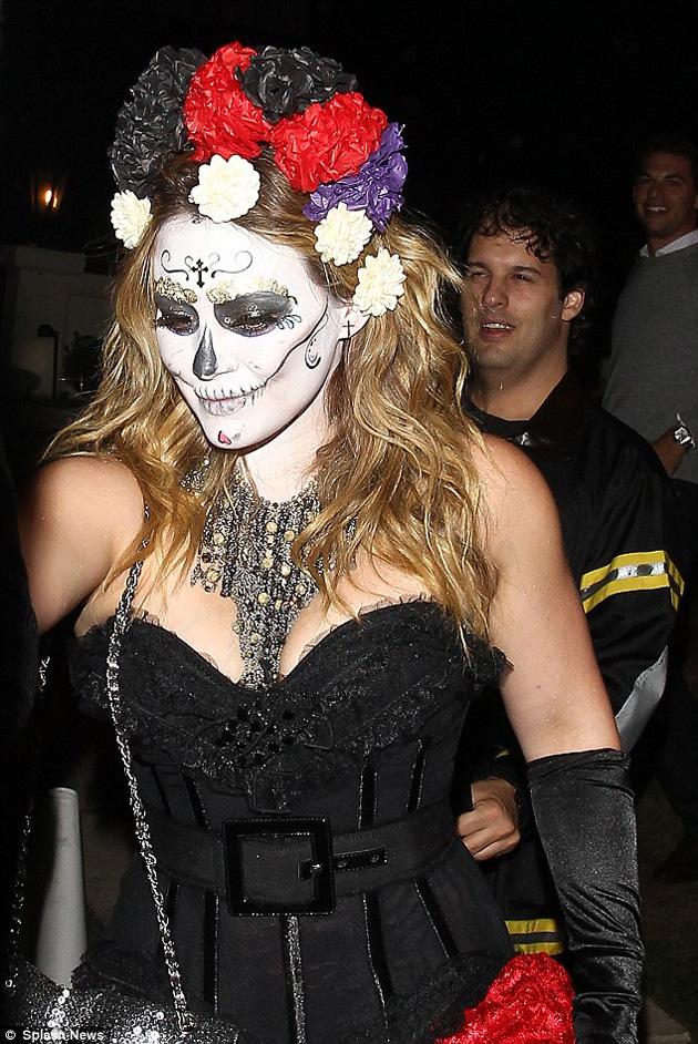 Hilary Duff lució aterradora con su disfraz de Halloween