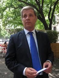 Alberto Fernández Díaz propone consultar a Barcelona si decide seguir en Cataluña