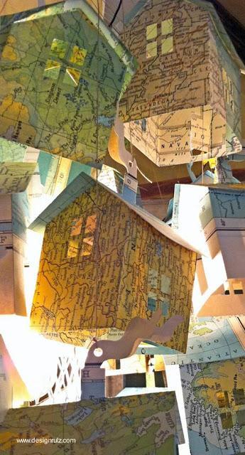 Colgante artesanal Casitas hechas de hojas de revistas