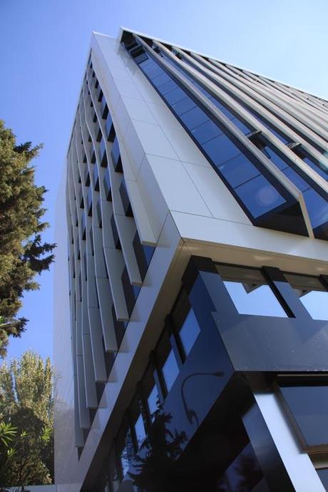 Nuevas imágenes de la fachada reformada por A-cero de un emblemático edificio de Madrid