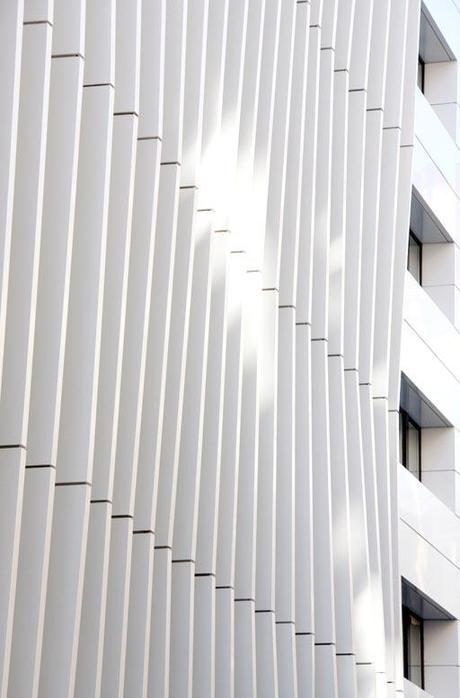 Nuevas imágenes de la fachada reformada por A-cero de un emblemático edificio de Madrid