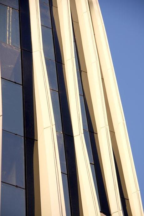 Nuevas imágenes de la fachada reformada por A-cero de un emblemático edificio de Madrid