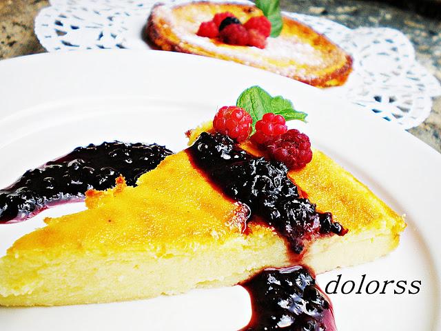 Tarta de queso con mermelada de moras