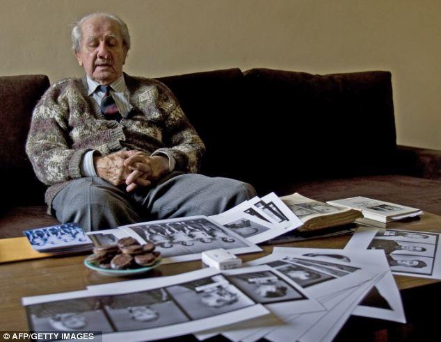 Muere el fotógrafo de Auschwitz