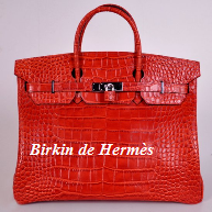 Jennifer López, de la elegancia de Lanvin al chándal con Birkin de Hermès