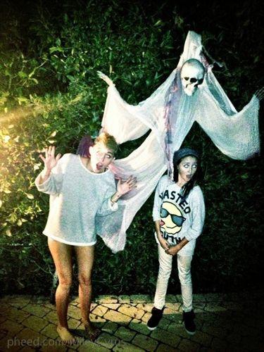 Miley Cyrus se quita los pantalones para celebrar Halloween