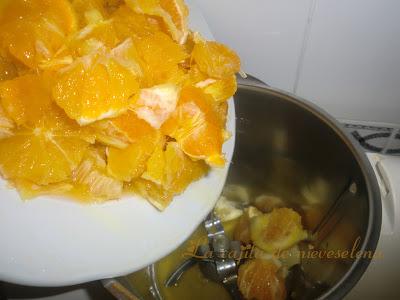 Mermelada dulce de naranja con nueces