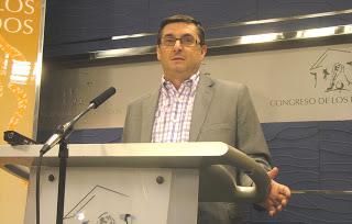 El Gobierno, “tolerante” con los militares y “beligerante” contra los manifestantes.