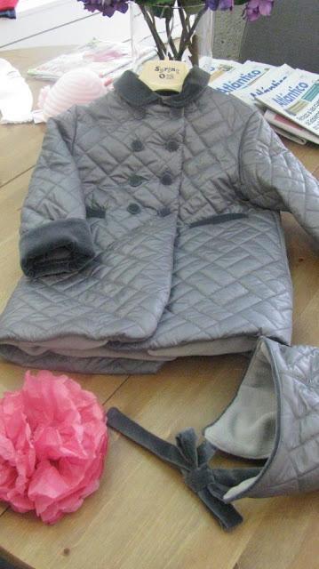 ABRIGUITOS Y CHAQUETONES CON ENCANTO ABRIGUITOS Y CHAQUETONES CON ENCANTO