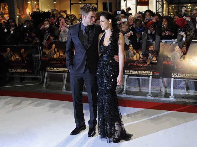 Robert Pattinson y Kristen Stewart están “más enamorados que nunca”
