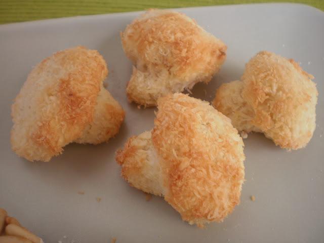 PANELLETS DE COCO (Y ENLACE A LA RECETA DE LOS DE PIÑONES Y ALMENDRAS)