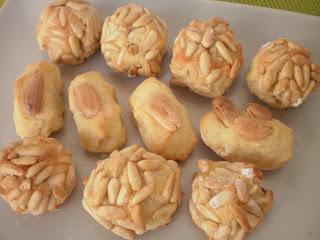 PANELLETS DE COCO (Y ENLACE A LA RECETA DE LOS DE PIÑONES Y ALMENDRAS)