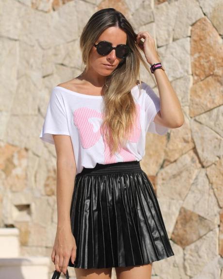 Pleated leather skirt blogger