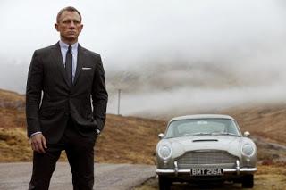 Critica James Bond Skyfall dirigida por Sam Mendes por Mirakenic