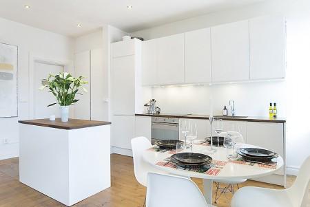 zócalos altos rodapies altos decoración muebles de diseño decoración interiores decoracion encimera cocina nogal decoración diseño interiores diseño casas decorar pisos pequeños decorar piso pequeño decorar casa decoración pisos pequeños decoración nórdica decoración minimalista decoración interiores decoración interior decoracion hogar pequeño decoración en blanco decoración ático diáfano cuadro abstracto decoración cocinas modernas cocinas blancas chimenea redonda blanca decoración casa decoración blogs decoración blog interiorismo 