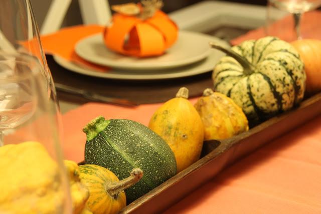 cenando entre calabazas - dining between pumpkins