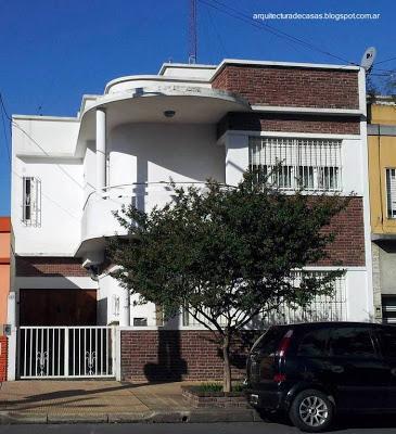 Vivienda urbana familiar de estilo Moderno Casa de arquitectura moderna