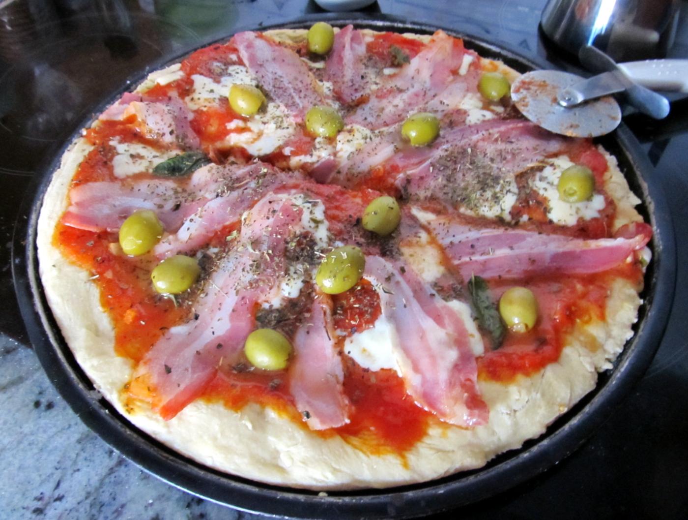 Pizza casera, elaboración propia de quien esto escribe - verano de 2012
