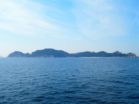 Puerto de Vigo y vistas de las Islas Cíes