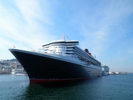 Puerto de Vigo y vistas de las Islas Cíes