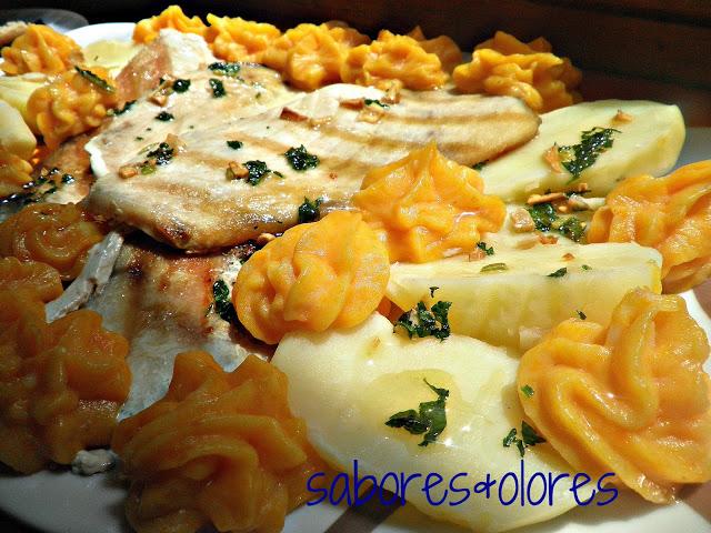 PEZ ESPADA AL AJILLO CON PURÉ DE ZANAHORIAS Y CACHELOS ....