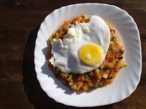 Pisto en la cocina solar parabólica