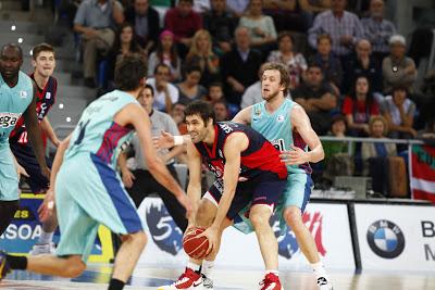 San Emeterio endereza al Caja Laboral ante un Barça timorato (80-69)