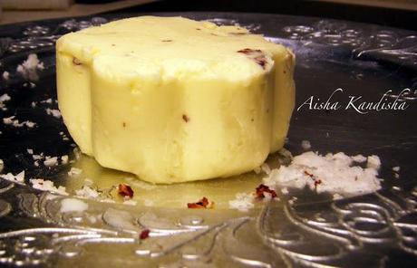 MANTEQUILLA CON SAL DE PÉTALOS DE ROSA