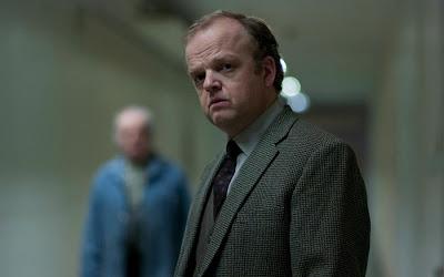 una gran interpretación de Toby Jones