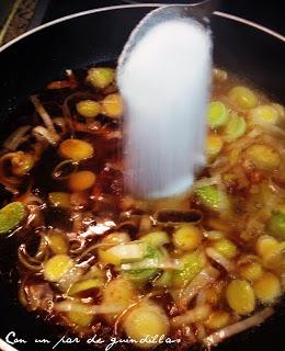 Pollo agridulce con arroz cantonés