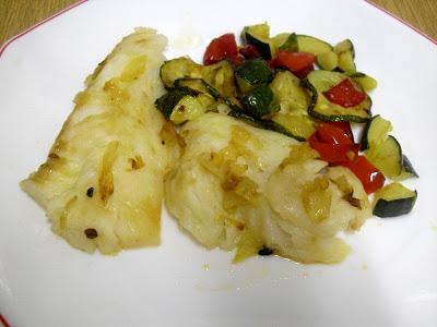 Crema de calabaza // Halibut con cebolla caramelizada y verduras salteadas