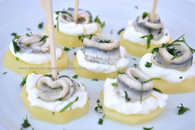 BOQUERONES EN VINAGRE CON LACTONESA DE AJO