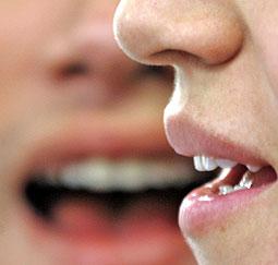 La infección en el organismo puede provocar mal aliento en la boca