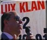 Elecciones en los Estados Unidos según Michael Moore, el Ku Klux Klan y Julian Assange