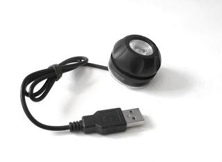 Con la Batería 5000mAh y la Lámpara de LED  de Wenger, obtén energía ecológica para cada aventura