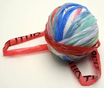 Cómo hacer tejidos con bolsas de plástico.