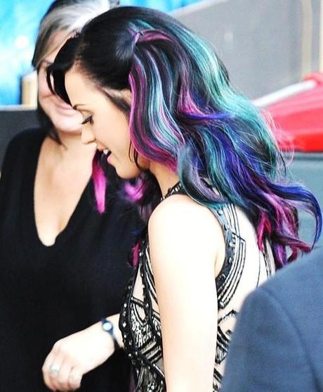 Tie Dye Hair: La Invasión de las Mechas de Colores