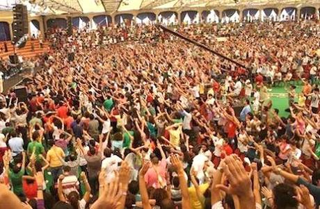 Avivamiento cristiano en medio del desierto egipcio