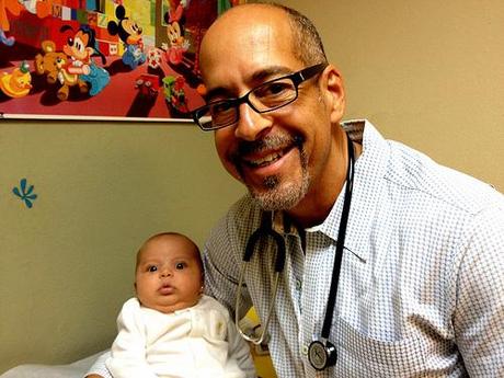 Recomiendan vacunar a los bebés por la tarde